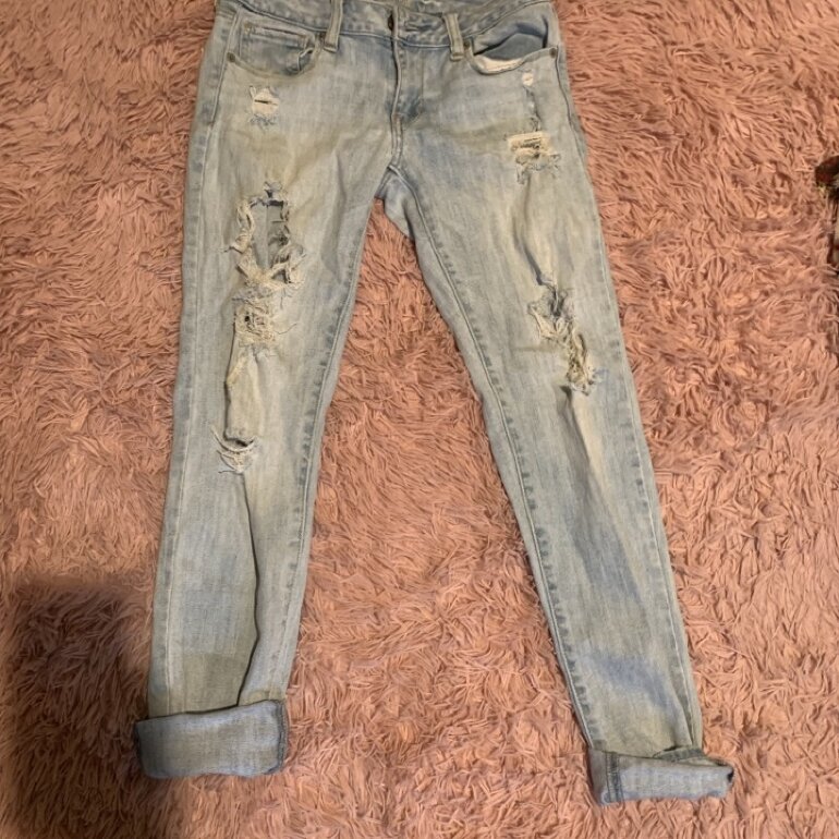 Jeans American Eagle rotos de American Eagle Outfitters de segunda mano -  GoTrendier