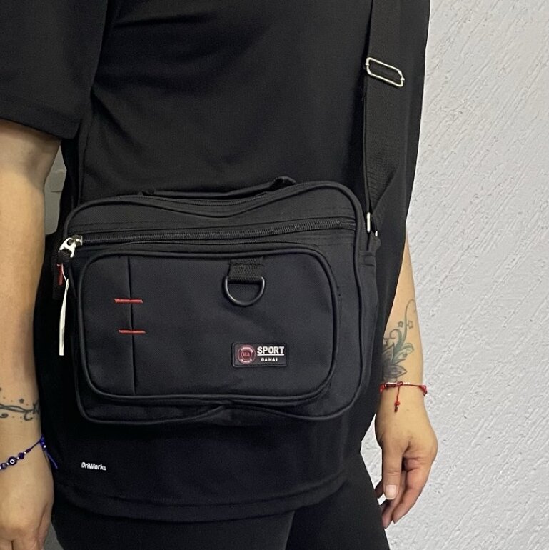 🥰 Bolsa Mariconera Negra 💕 de Otras marcas de segunda mano - GoTrendier