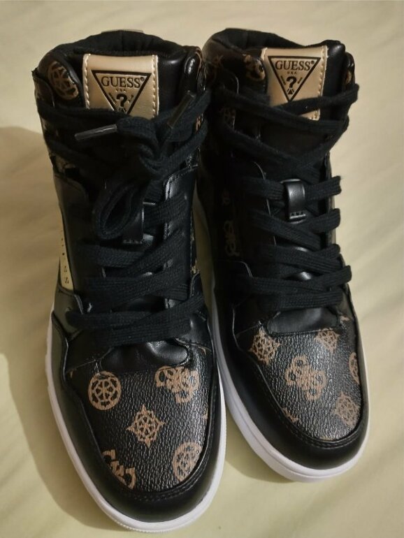 Tenis de botita guess!! de segunda mano - GoTrendier