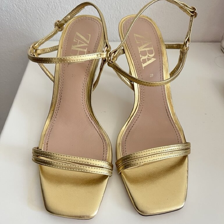 Tacones Dorados Zara de segunda mano - GoTrendier