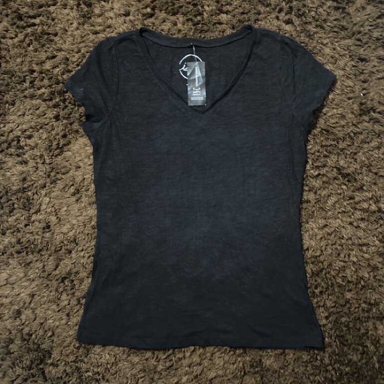Blusa 👚 cuello V negra de I.N.C. internacional de segunda mano - GoTrendier
