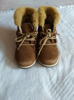 Botas de peluche Andrea café de segunda mano - GoTrendier