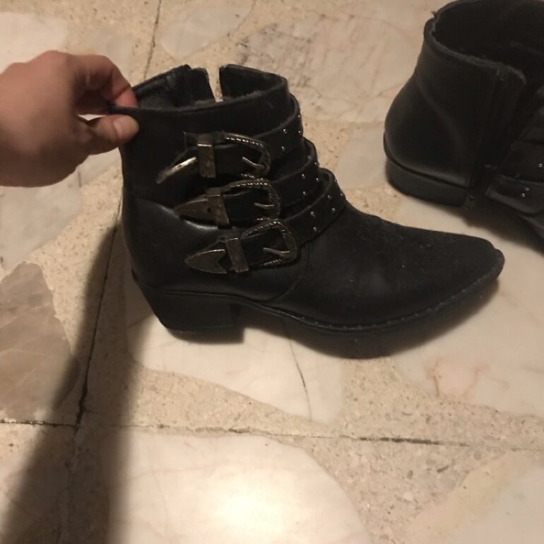 Botines Negros con Hebillas de Frida de segunda mano - GoTrendier