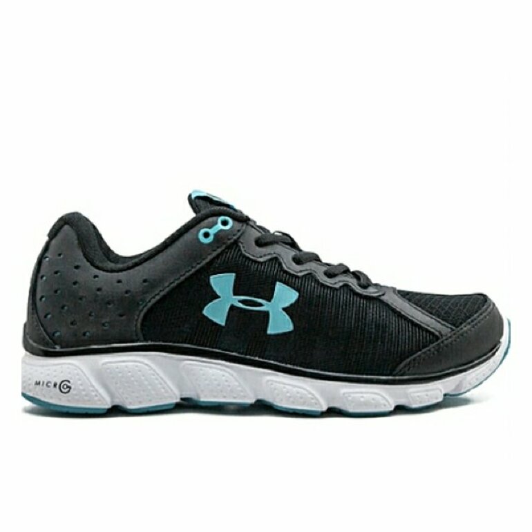 Tenis negros para correr de Under Armour de segunda mano - GoTrendier
