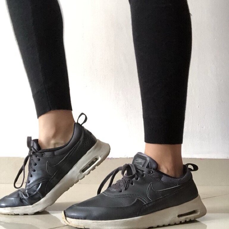 Tenis Nike gris metalico de segunda mano - GoTrendier