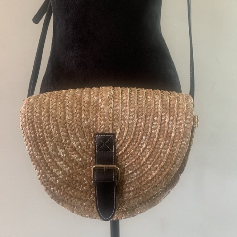 Bolsa Crossbody Mimbre Canasta Playa de Oysho de segunda mano - GoTrendier