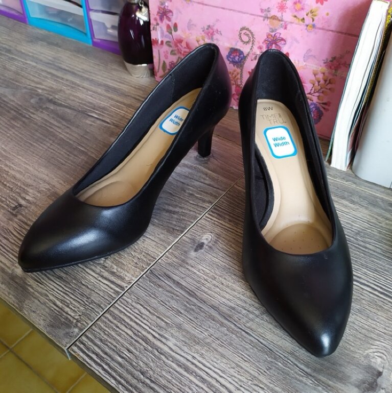 Zapatillas tacón bajo negras de Time \u0026amp; Tru de segunda mano - GoTrendier