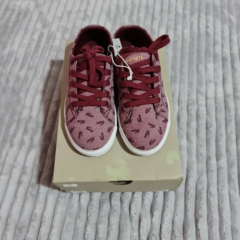 Tenis color tinto de Lacoste de segunda mano - GoTrendier