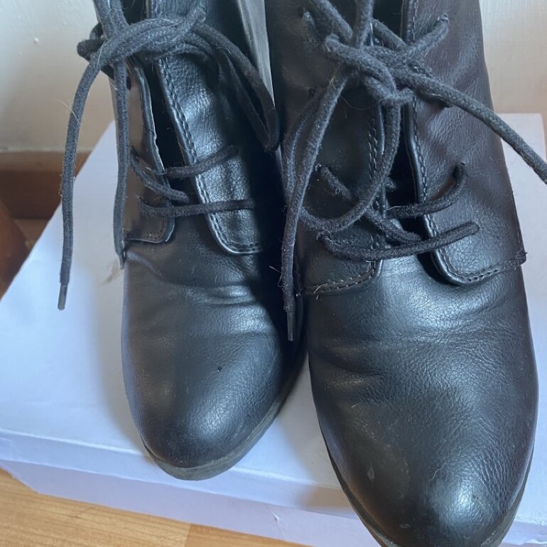 Botines negros agujeta de Forever 21 de segunda mano - GoTrendier