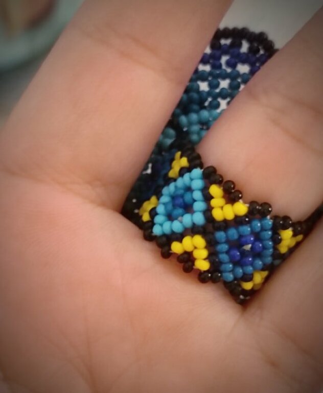 Anillo flor de chaquira de Otras marcas de segunda mano GoTrendier