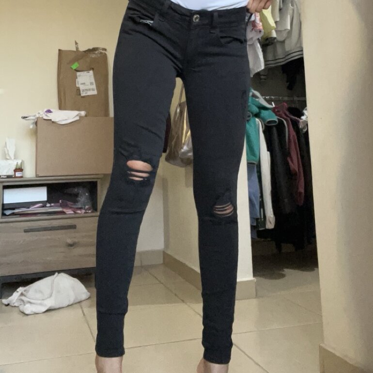 Jeans rotos negros de American Eagle Outfitters de segunda mano - GoTrendier