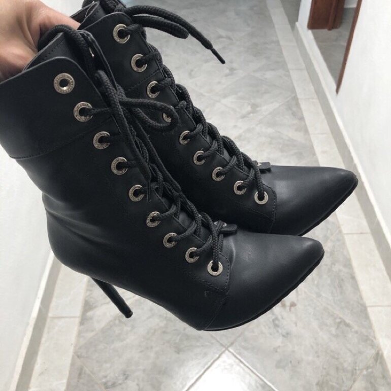 Botines negros con agujeta de Lorenzana de segunda mano - GoTrendier