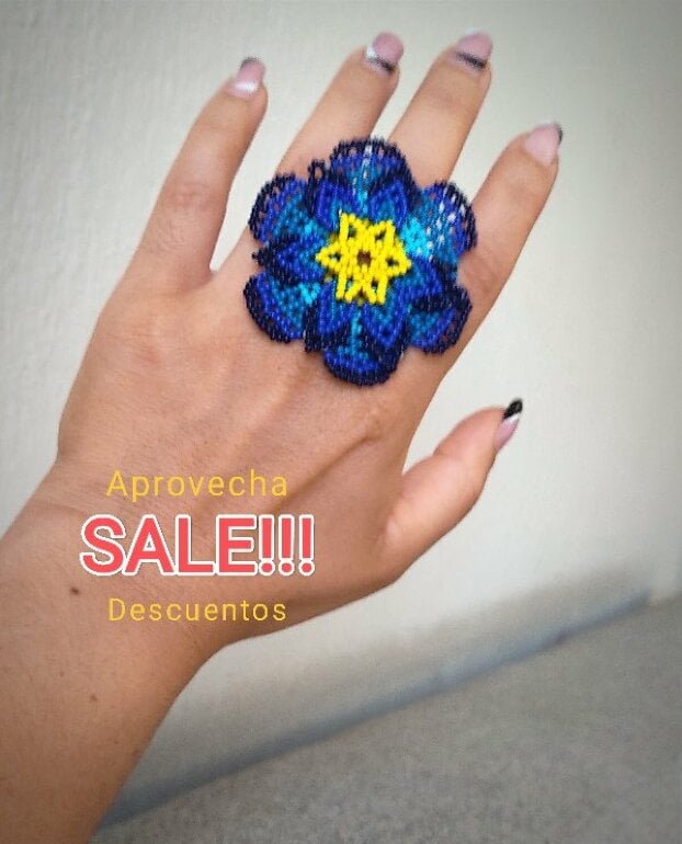 Anillo flor de chaquira de Otras marcas de segunda mano GoTrendier