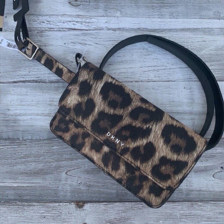 Cangurera animal print de DKNY de segunda mano - GoTrendier