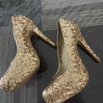 Zapatillas Andrea doradas de segunda mano - GoTrendier