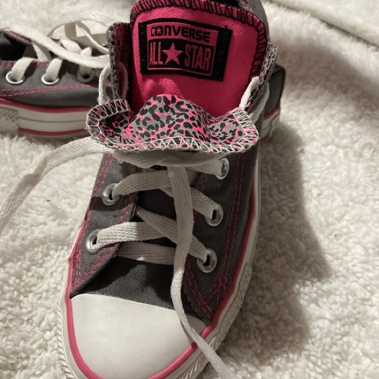 Converse gris rosa de segunda mano - GoTrendier