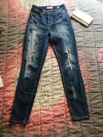 Pantalón qué es skinny talla 27 de GUESS de segunda mano - GoTrendier