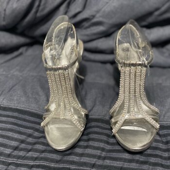 Zapatilla plateada de fiesta de La Milagresa de segunda mano - GoTrendier