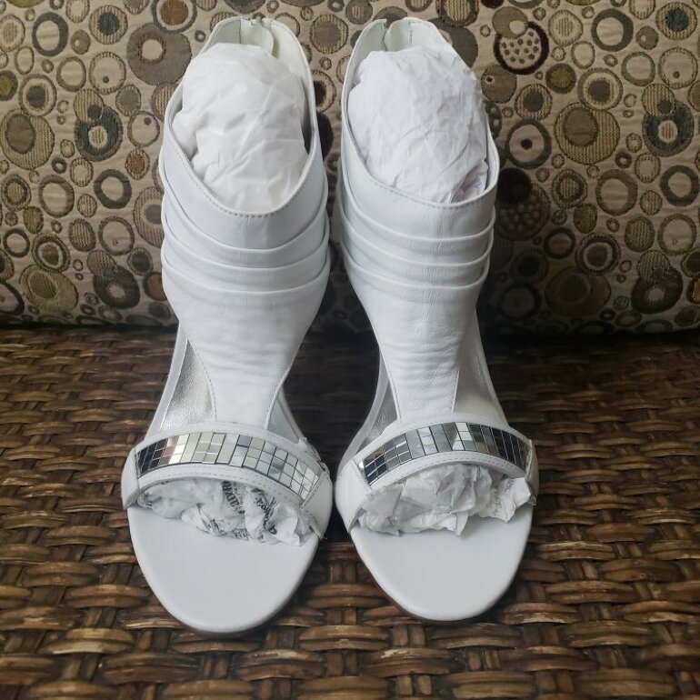 Botines abiertos blancos de piel de Andrea de segunda mano - GoTrendier