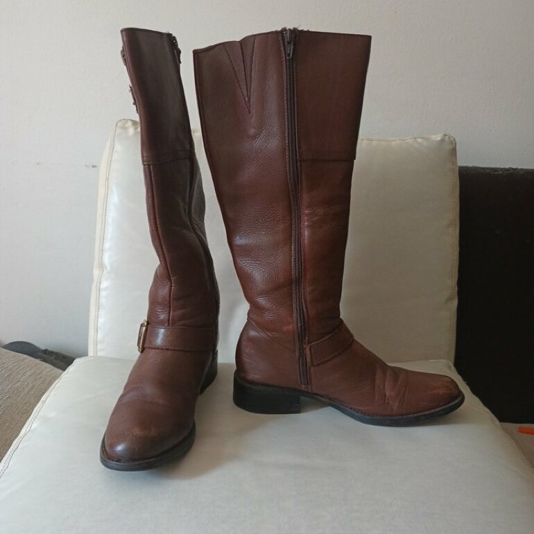 Botas cafe larga de piso de Gillio de segunda mano - GoTrendier