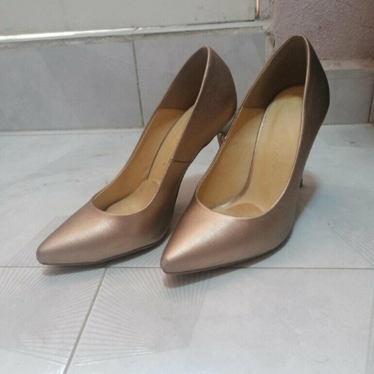 Zapatillas Dorothy Gaynor 25 dorada de segunda mano - GoTrendier