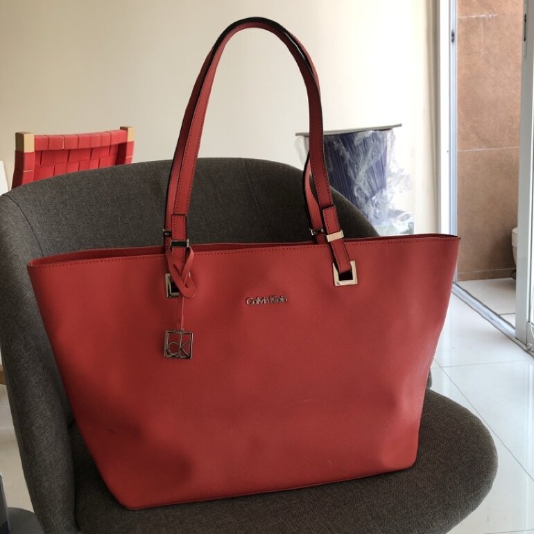 Bolsa Roja Calvin Klein de segunda mano - GoTrendier