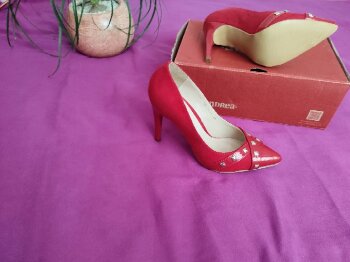 Zapatillas Andrea rojas de segunda mano - GoTrendier