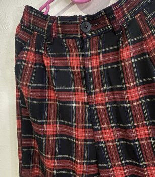 Pantalones de cuadros Bershka de segunda mano - GoTrendier