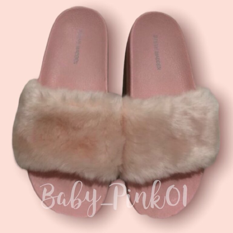 Sandalias de peluche 🧸🌸 STEVE MADDEN de segunda mano - GoTrendier