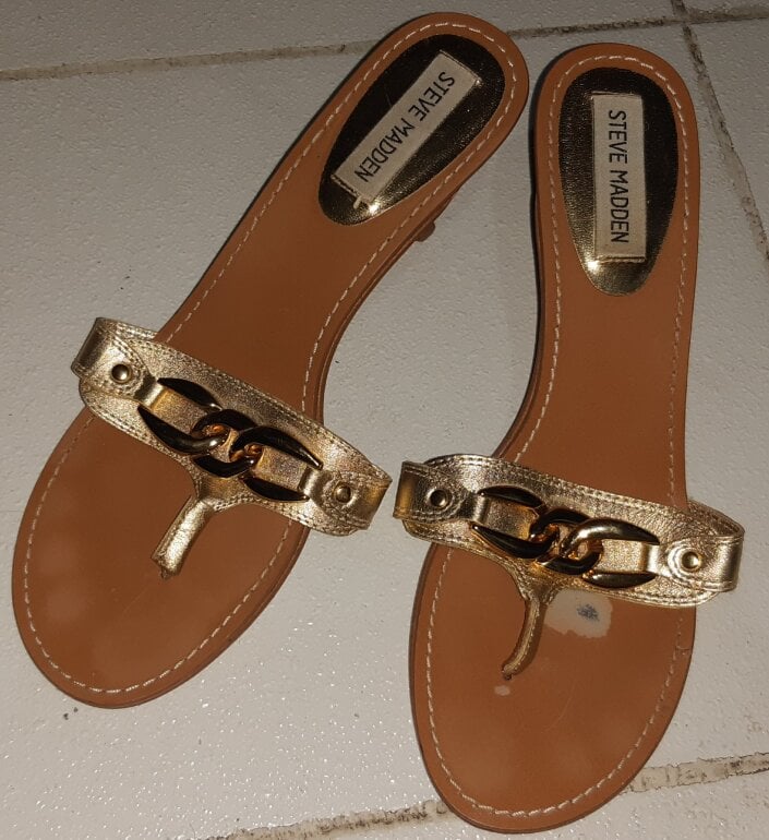 Sandalias Doradas Steve Madden de segunda mano - GoTrendier