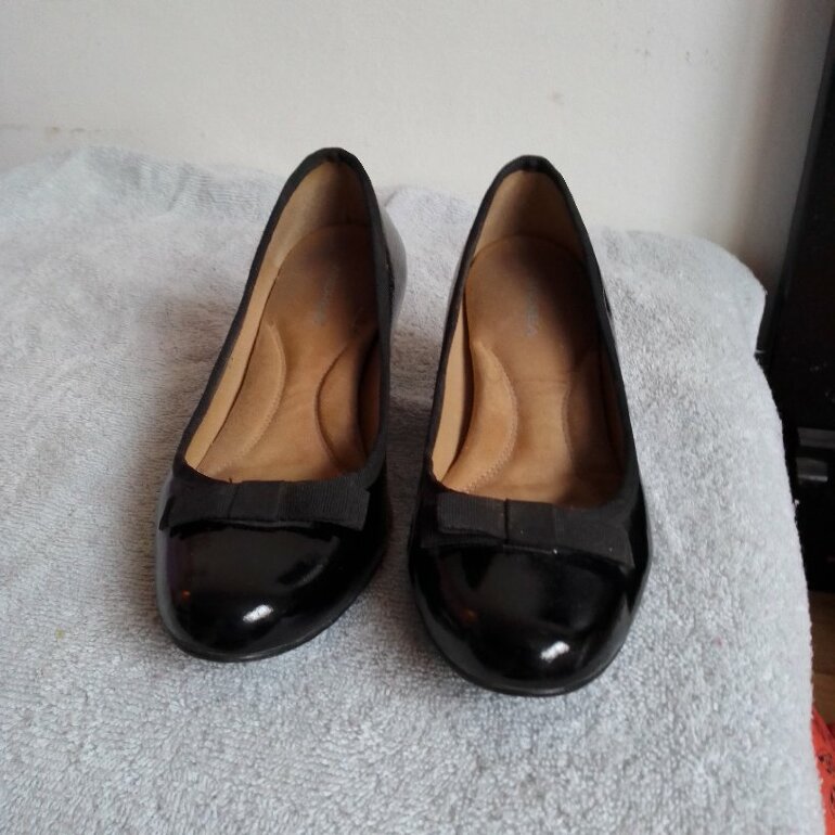 Zapato Andrea, charol t 3, tacón bajo de segunda mano - GoTrendier