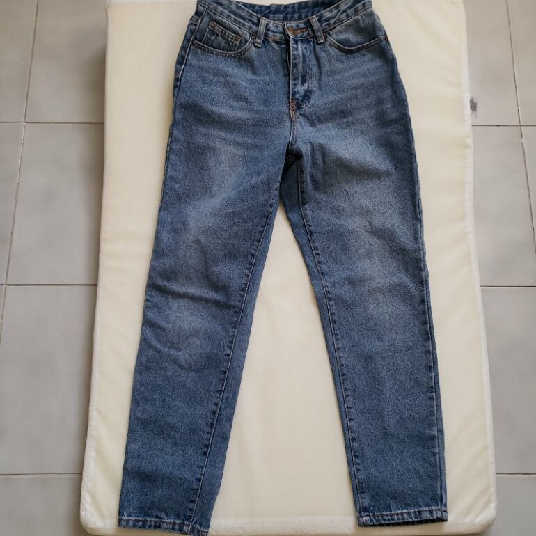Jeans Mom tiro alto de Shein de segunda mano - GoTrendier