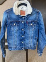 Chamarra Levis borrega talla S de Levi's de segunda mano - GoTrendier