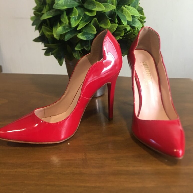 Zapatillas rojas estiletos de Andrea de segunda mano - GoTrendier