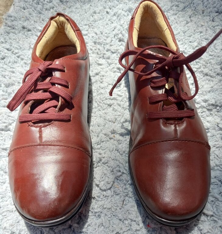 Zapatos conform de piel color vino. de Andrea de segunda mano - GoTrendier