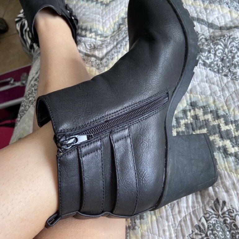 Botas negras de tacón de Capa de Ozono de segunda mano - GoTrendier