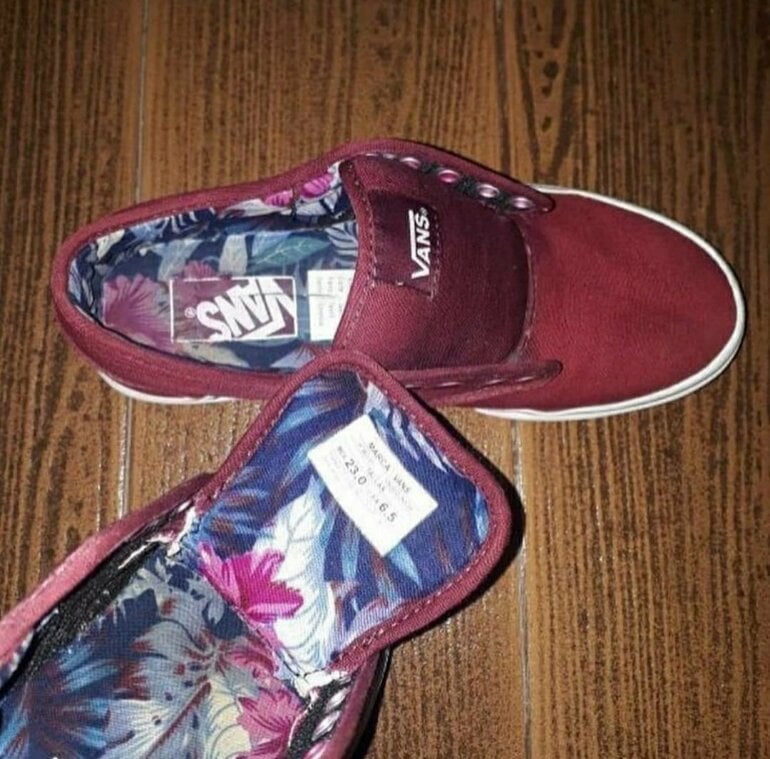 Tenis Vans color vino de segunda mano GoTrendier