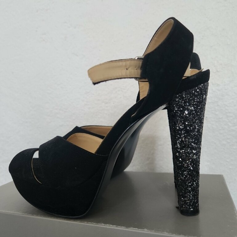 Zapatillas Negras con brillo de Liz Minelli de segunda mano - GoTrendier
