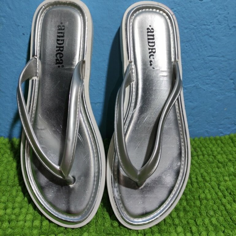 SANDALIAS MARCA ANDREA COLOR PLATA de segunda mano - GoTrendier