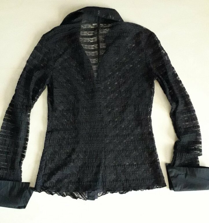 Blusa Negra Encaje de Zara de segunda mano - GoTrendier