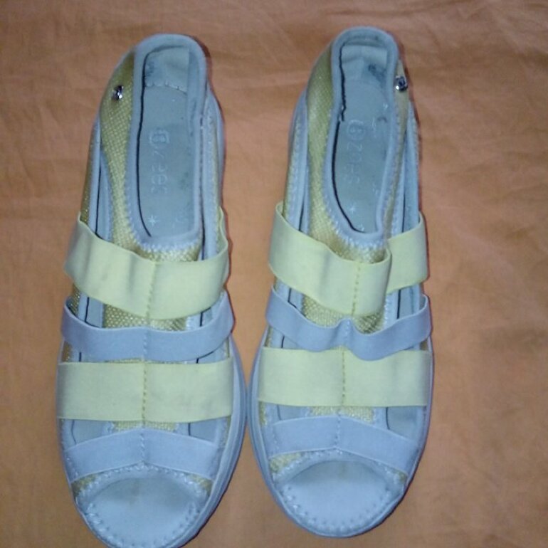 💋 Sandalias tipo tenis ZEES de segunda mano - GoTrendier