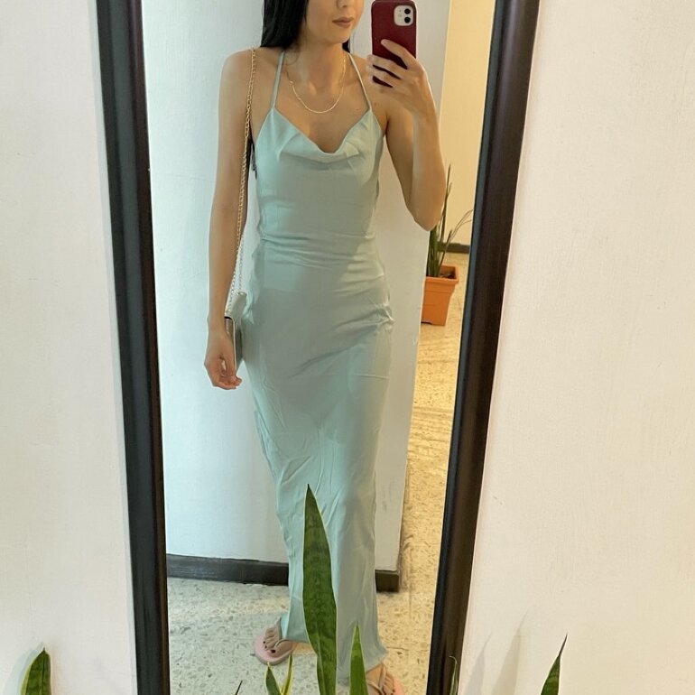 Vestido de noche color menta de Shein de segunda mano - GoTrendier