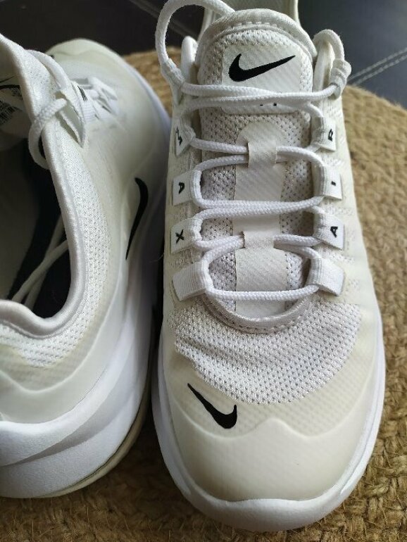Nike Air Max Axis Blancos de segunda mano - GoTrendier