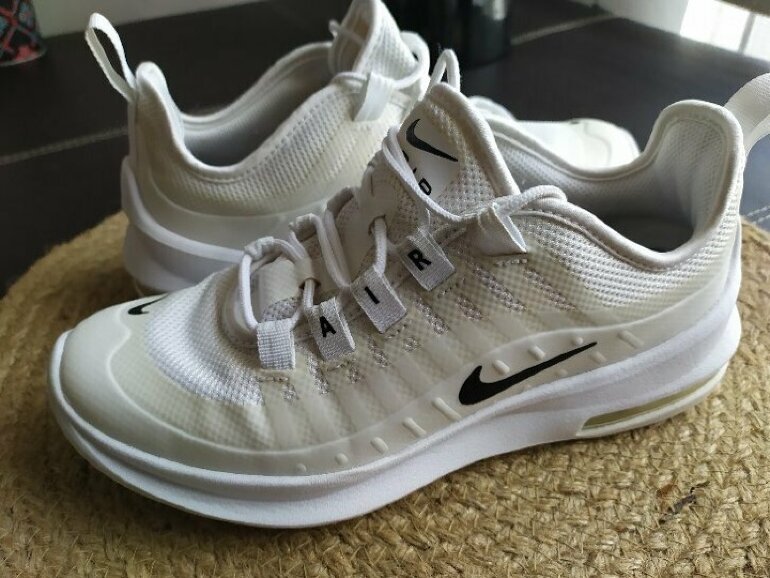 Nike Air Max Axis Blancos de segunda mano - GoTrendier