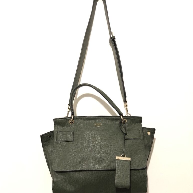 Bolsa grande verde militar de GUESS de segunda mano - GoTrendier