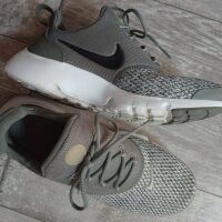 Tenis Nike verde olivo/gris de segunda mano - GoTrendier