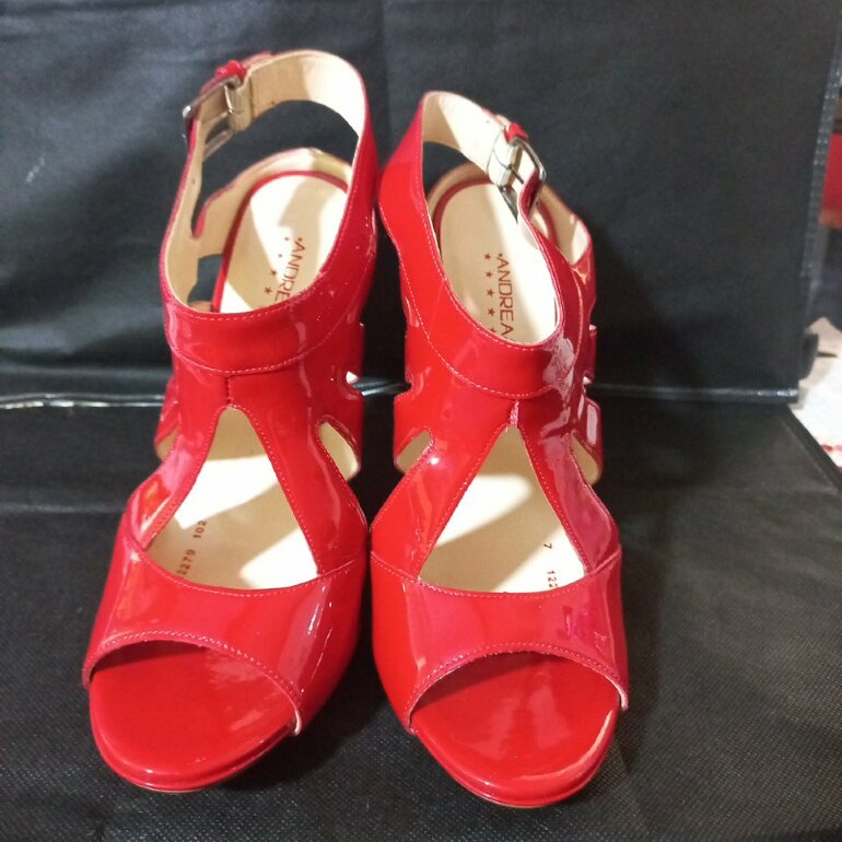 Hermosas sandalias rojas de Andrea de segunda mano - GoTrendier