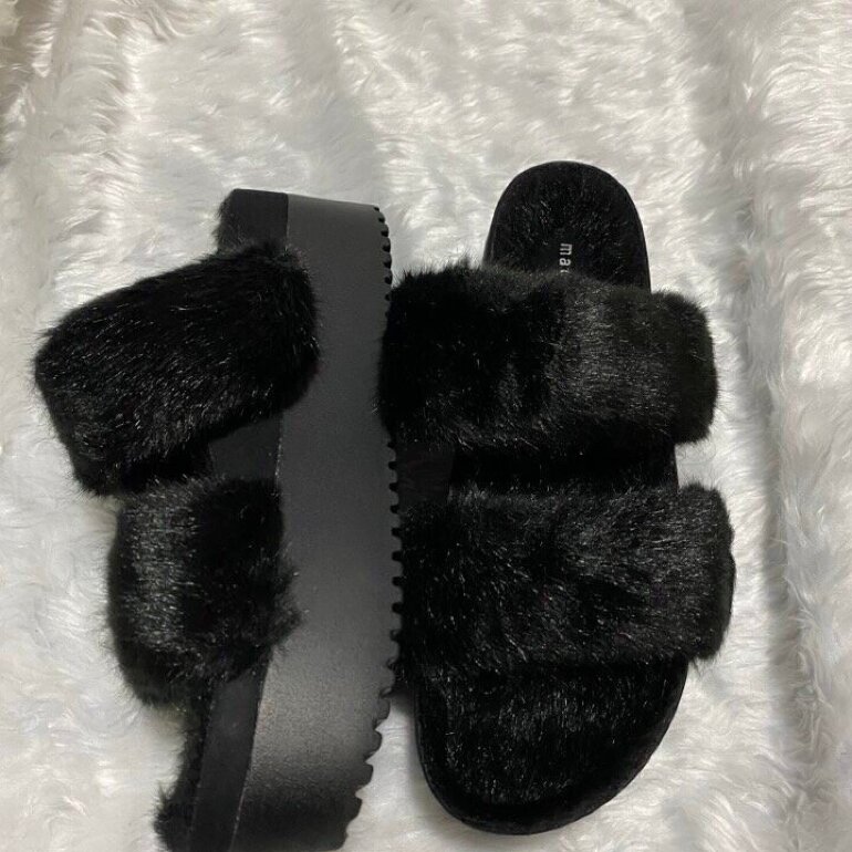 Hermosas sandalias de peluche negras!! de Madden Girl de segunda