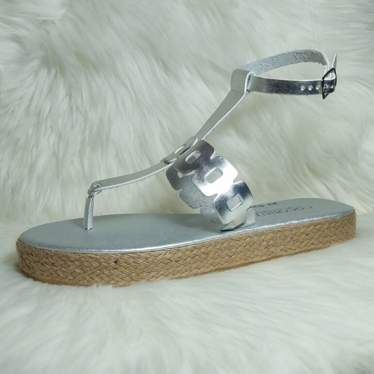 Huaraches planos de correa plata de Felipe Renteria de segunda mano -  GoTrendier
