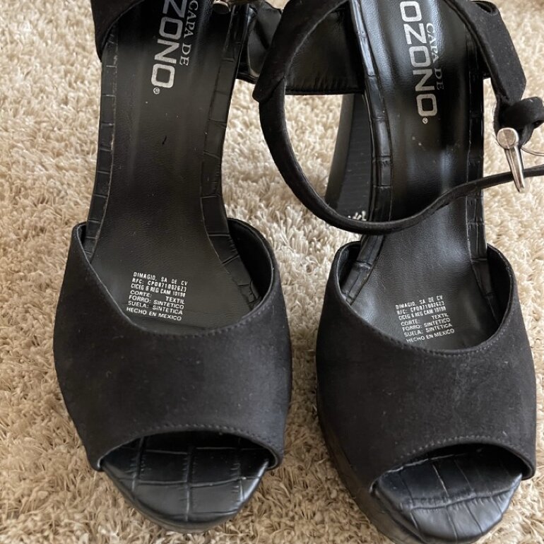 Zapatilla de tacón negra de Capa de Ozono de segunda mano - GoTrendier